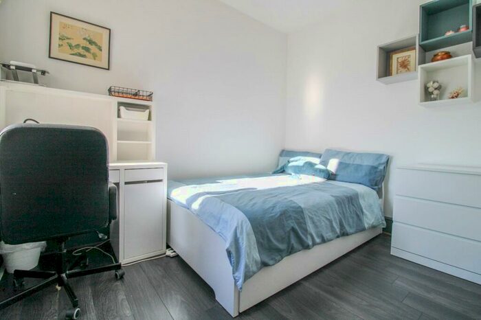 3 Bedroom Apartment To Rent In Lower Addiscombe Road, Croydon, CR0