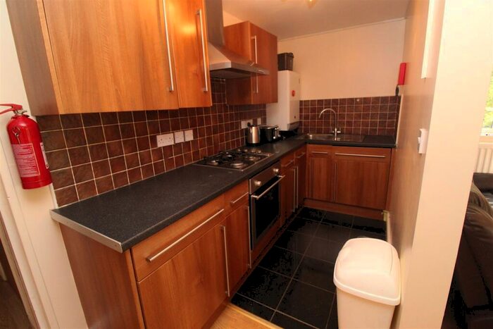 2 Bedroom Flat To Rent In Richmond Road, Roath, Cardiff, CF24