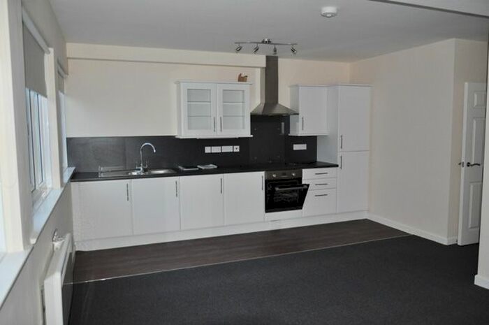 2 Bedroom Flat To Rent In Queen Street, Barnstaple, EX32