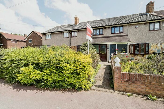 3 Bedroom Terraced House For Sale In Thatches Grove, Romford, RM6