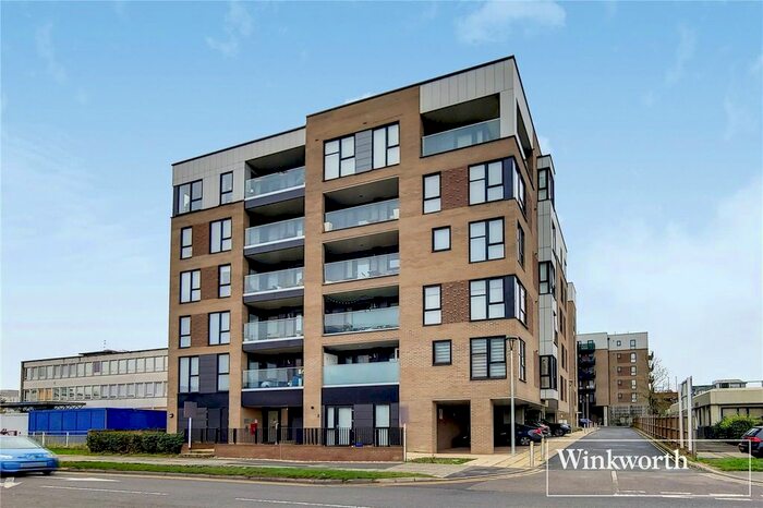 2 Bedroom Flat To Rent In Elstree Way, Borehamwood, Hertfordshire, WD6