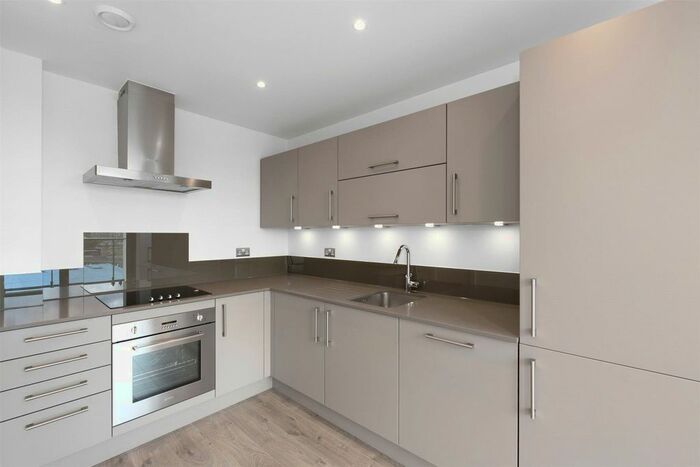 2 Bedroom Flat To Rent In Rotherhithe New Road, London, SE16