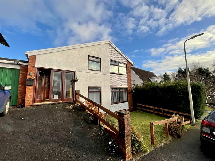 4 Bedroom Detached House For Sale In Pennant Road, Llanelli, SA14