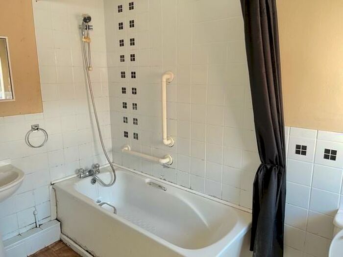 2 Bedroom House To Rent In Bridgend Road, Maesteg, CF34