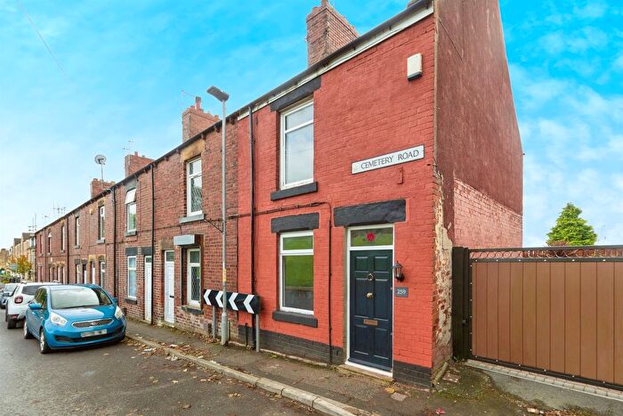 3 Bedroom End Of Terrace House For Sale In Cemetery Road, Jump, Barnsley, S74