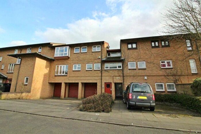2 Bedroom Flat To Rent In Milburn Avenue, Oldbrook, Milton Keynes, MK6