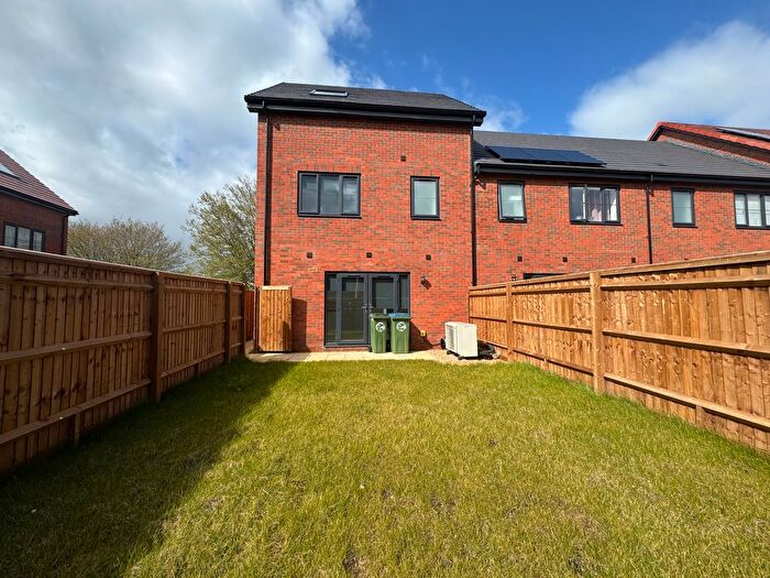4 Bedroom Property To Rent In Francis Avenue, Aylesbury, HP21