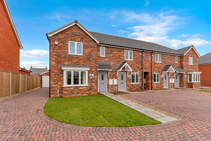 3 Bedroom End Of Terrace House For Sale In Clover Lane, Healing, Grimsby, DN41