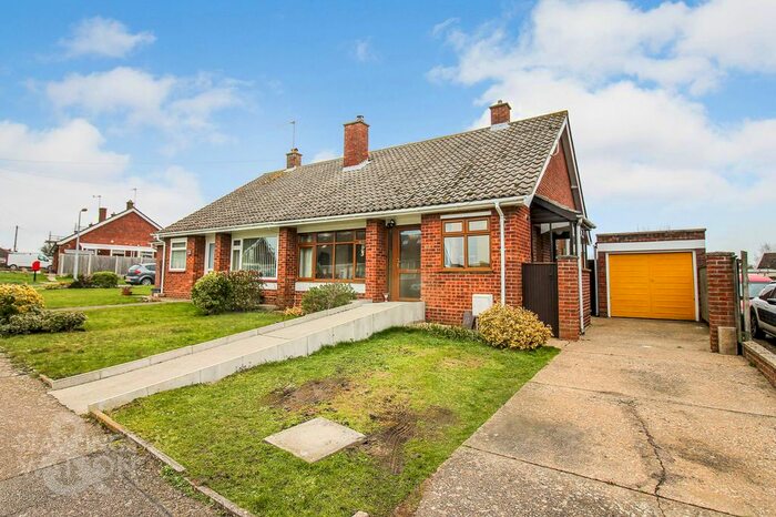 2 Bedroom Semi-Detached Bungalow For Sale In Dukes Drive, Halesworth, IP19