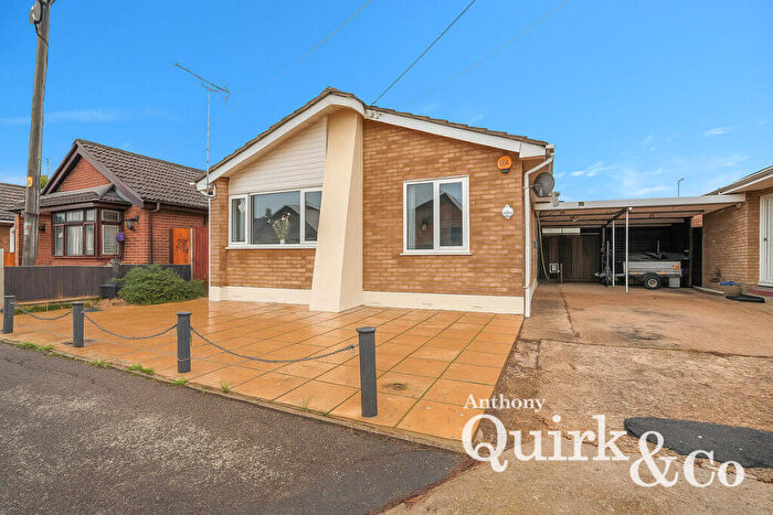 2 Bedroom Detached Bungalow For Sale In Tewkes Road, Canvey Island, SS8