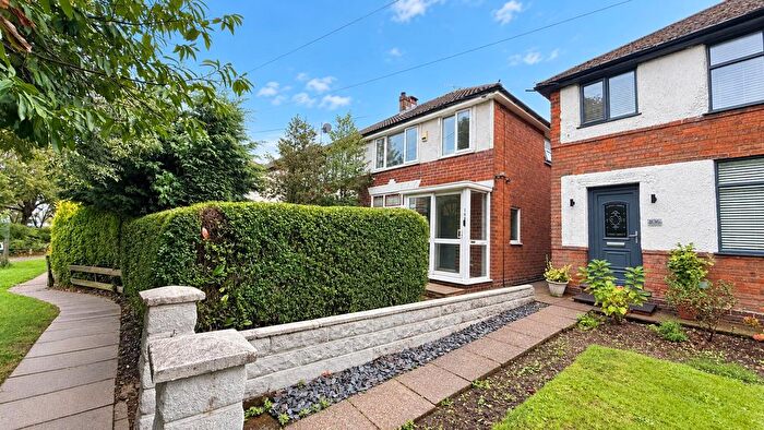 3 Bedroom Semi-Detached House For Sale In Parsons Hill, Birmingham, B30