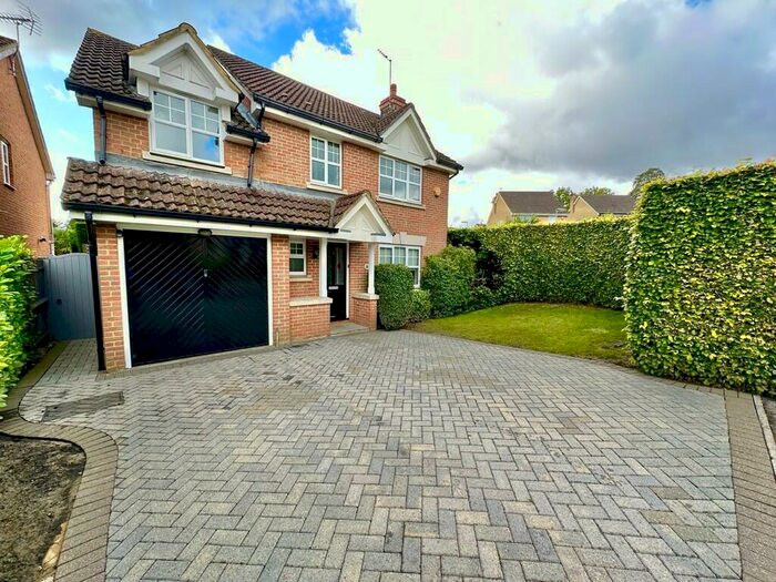 4 Bedroom Detached House To Rent In Curtis Close, Camberley, GU15
