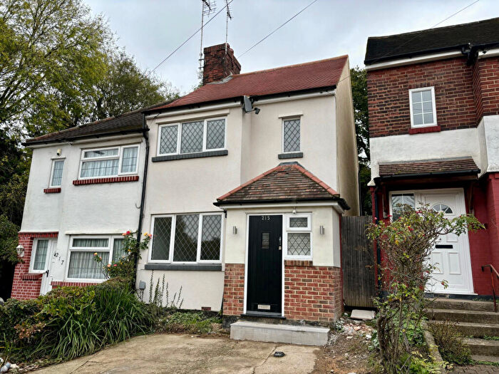 3 Bedroom Semi-Detached House To Rent In Crescent Road, Warley, CM14