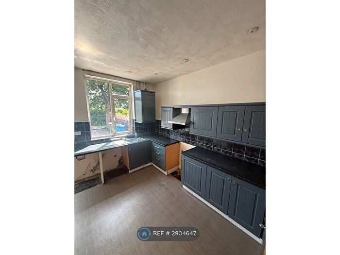 2 Bedroom Terraced House To Rent In Shaw Road, Oldham, OL2