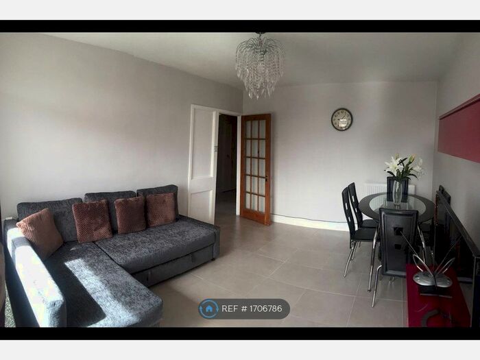 1 Bedroom Flat To Rent In Egbury House, London, SW15