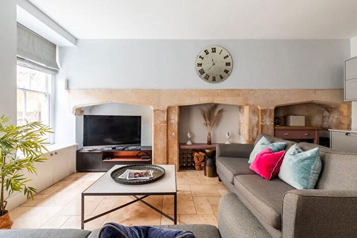 2 Bedroom Flat To Rent In City Centre, BA1