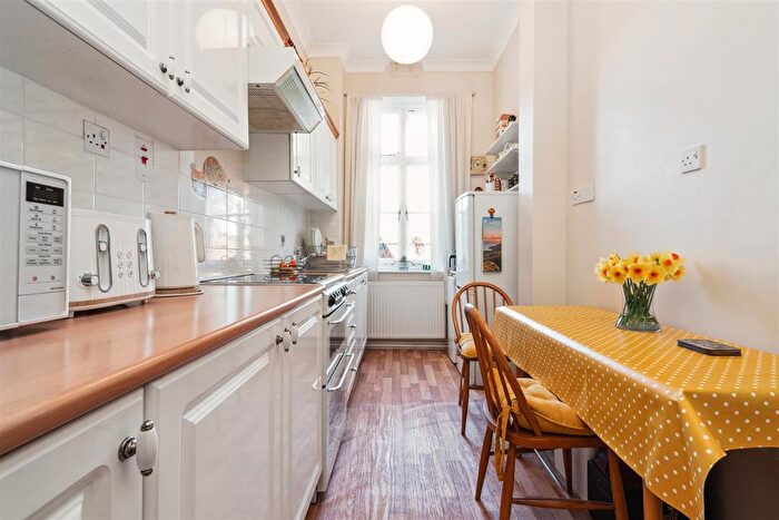 2 Bedroom Flat For Sale In Leigham Court Road, Streatham Common, SW16