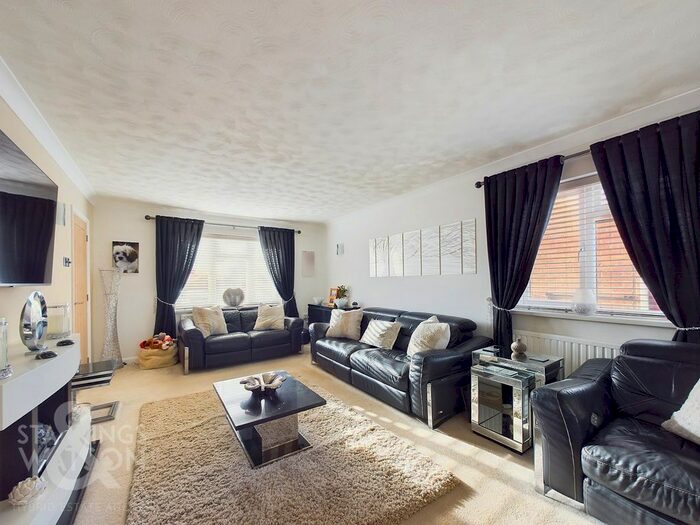 5 Bedroom Link Detached House For Sale In Gurney Road, New Costessey, Norwich, NR5