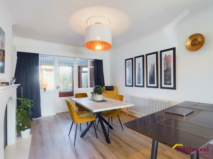 3 Bedroom Semi-Detached House To Rent In The Avenue, Hartshill, Hartshill, ST4