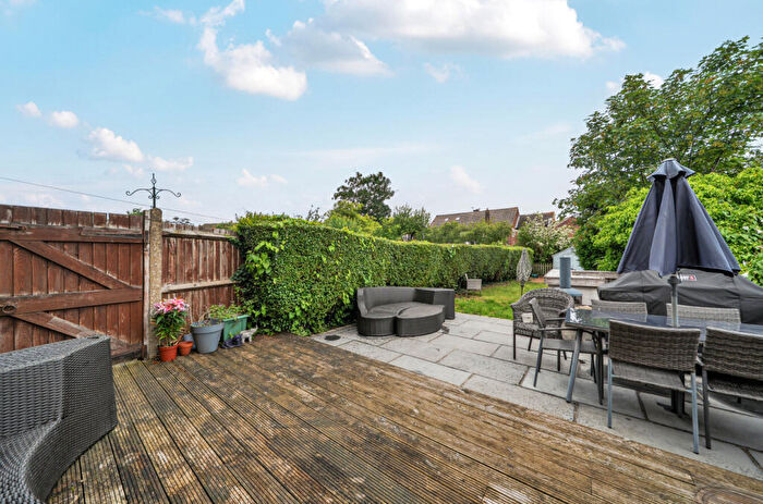 2 Bedroom Apartment For Sale In Crown Lane, Bromley, Kent, BR2