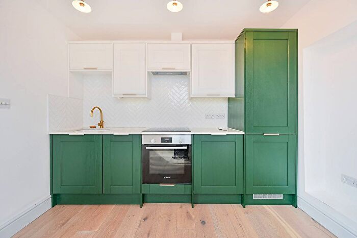 1 Bedroom Flat To Rent In Frithville Gardens, Shepherd's Bush, London, W12