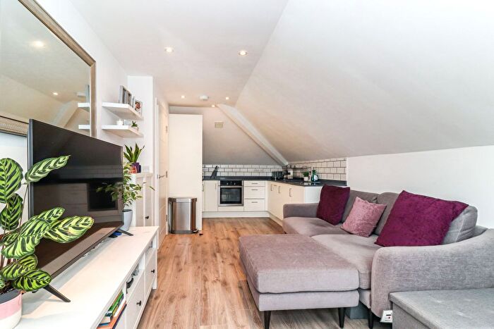 1 Bedroom Flat For Sale In Hale Court, Edgware, HA8