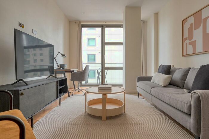 2 Bedroom Flat To Rent In Canary Wharf, London, E14