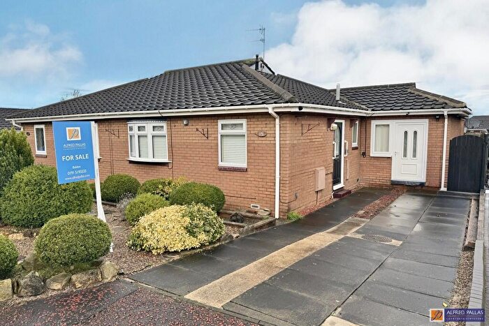 3 Bedroom Semi-Detached Bungalow For Sale In Edgeworth Close, Boldon Colliery, NE35