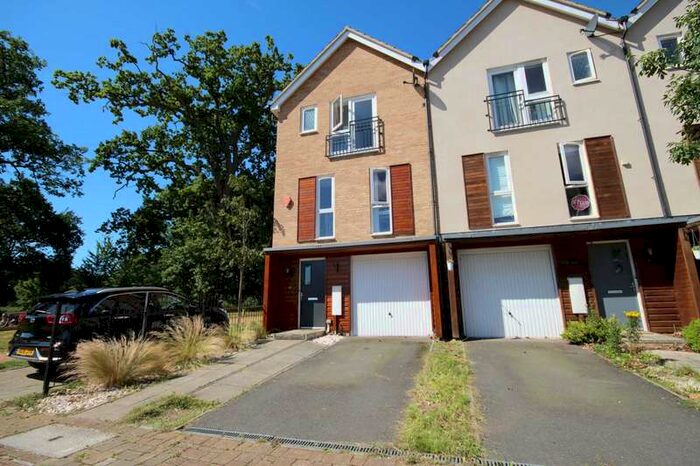 3 Bedroom Town House To Rent In Tempest Mews, Bracknell, RG12
