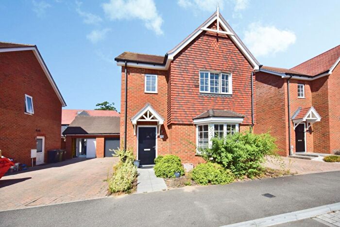3 Bedroom Semi Detached House For Sale In Barty Way, Thurnham, Maidstone, Kent, ME14