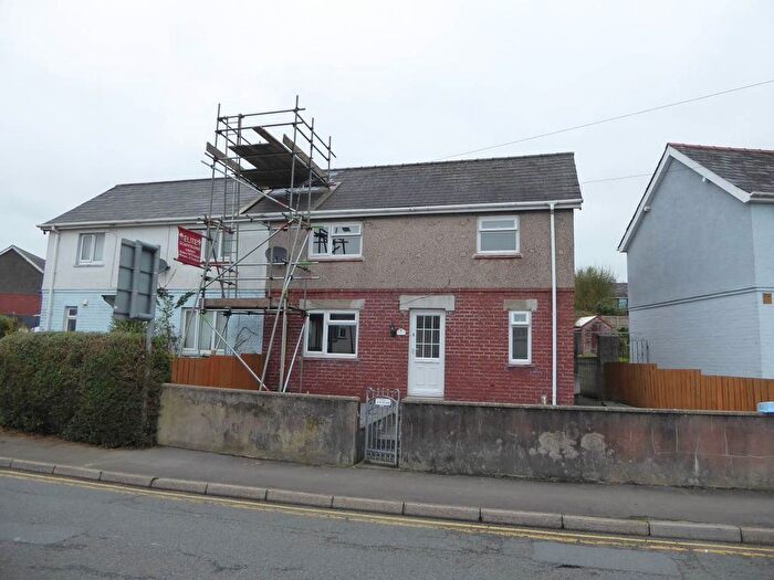 3 Bedroom Semi-Detached House To Rent In Pentrefelin Street, Carmarthen, SA31