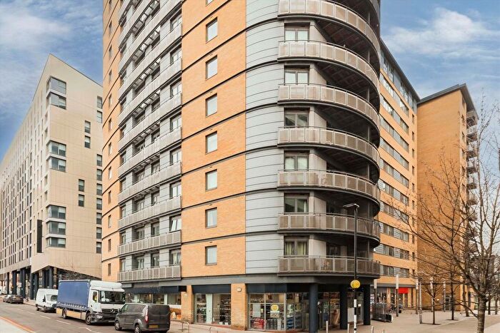 1 Bedroom Flat For Sale In Victoria Road, Acton, W3