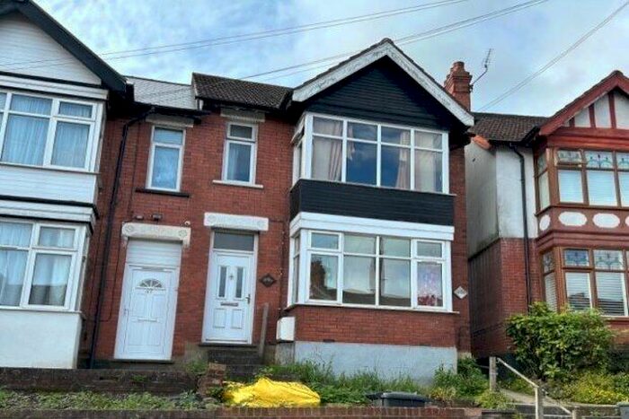 2 Bedroom Flat To Rent In Russell Rise, Luton, LU1