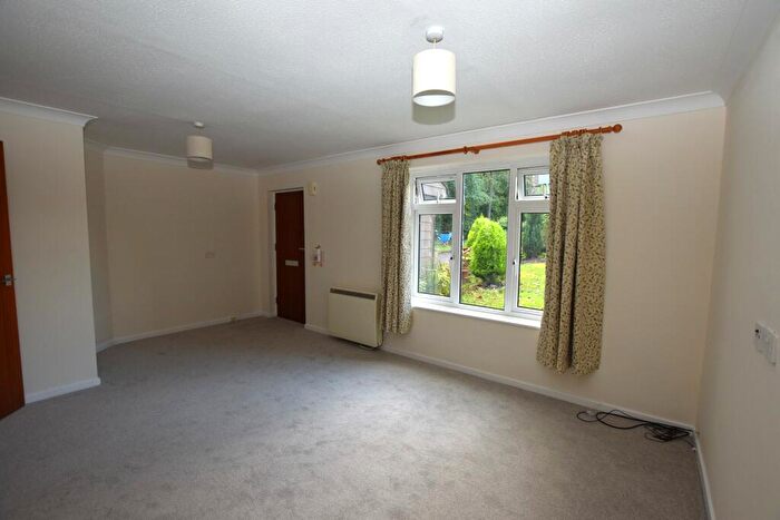 1 Bedroom Apartment For Sale In Gaskell Court, Thornton End, Holybourne, Alton, Hampshire, GU34