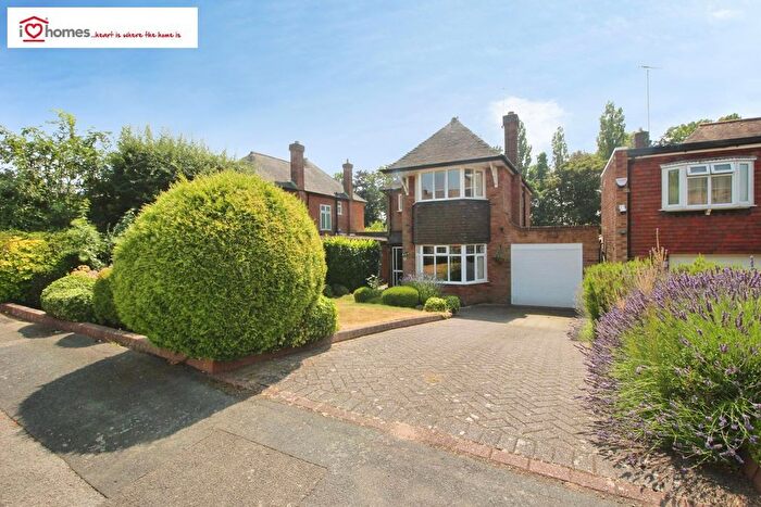 3 Bedroom Detached House For Sale In Buchanan Road, Walsall, WS4