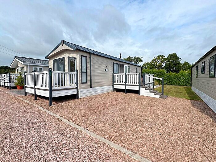 2 Bedroom Mobile Home For Sale In Trumpet, HR8