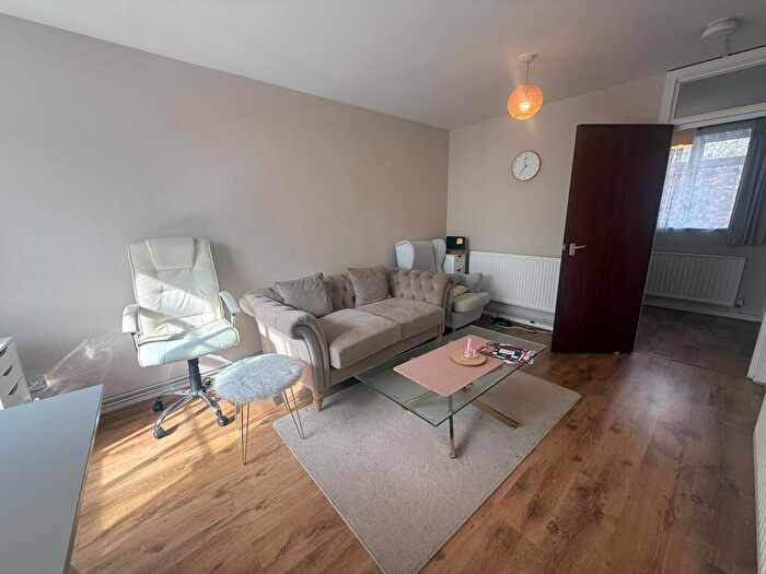 1 Bedroom Apartment To Rent In Clarendon Square, Leamington Spa, CV32