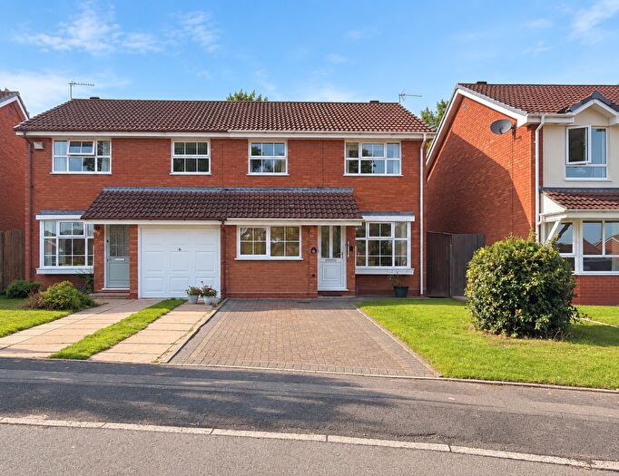 4 Bedroom Semi-Detached House For Sale In Woodbury Grove, Solihull, B91