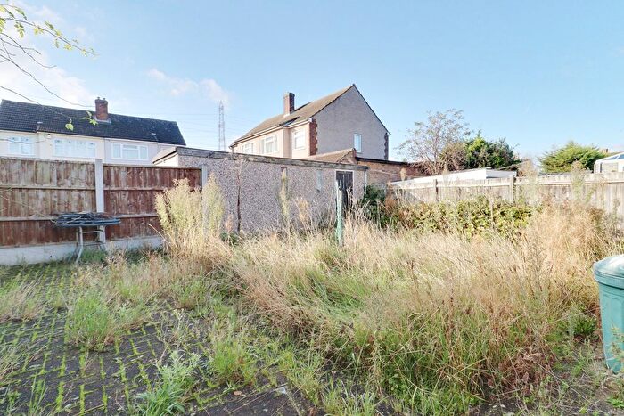 2 Bedroom Semi-Detached Bungalow For Sale In South Hall Drive, Rainham, RM13