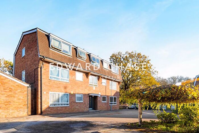 1 Bedroom Flat For Sale In Farmview Court, Bawdsey Avenue, Newbury Park, IG2
