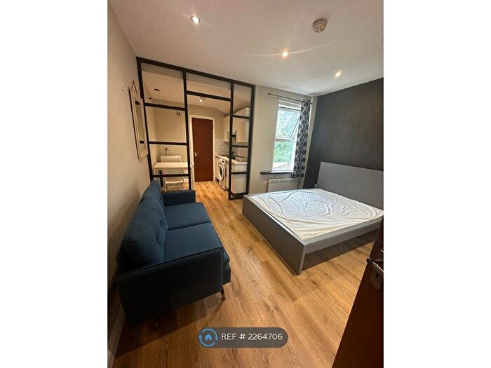 Studio To Rent In Stanley Grove, Croydon, CR0