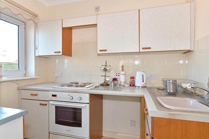 2 Bedroom Flat For Sale In High Street, Chatham, Kent, ME4