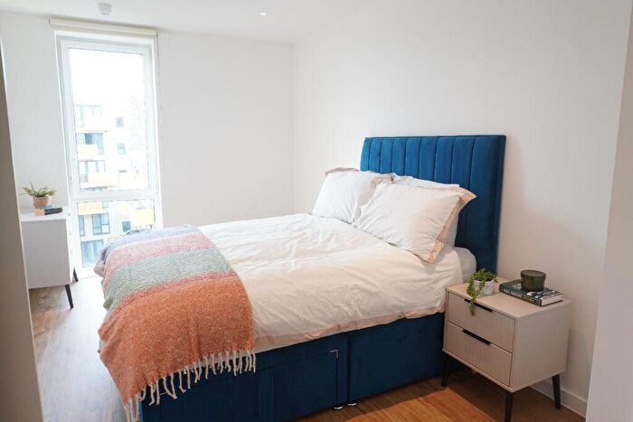 3 Bedroom Flat To Rent In Killick Way, London, E1