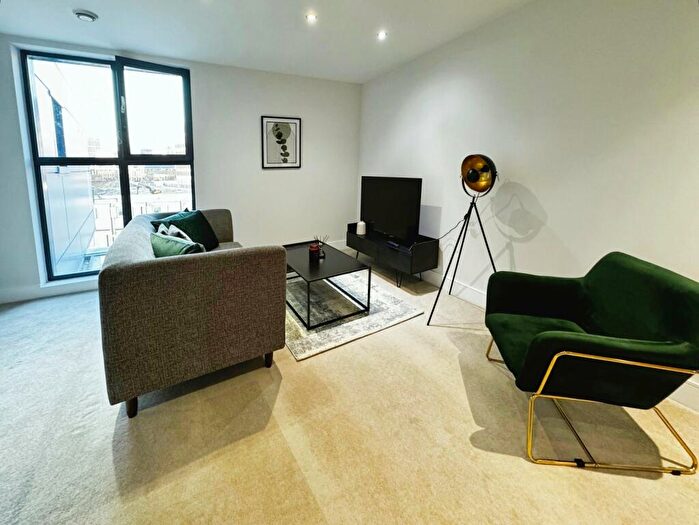 1 Bedroom Flat To Rent In Crown Point Road, Hunslet, Leeds, West Yorkshire, LS10