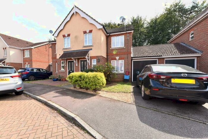 3 Bedroom Semi-Detached House To Rent In Old Bourne Way, Stevenage, SG1