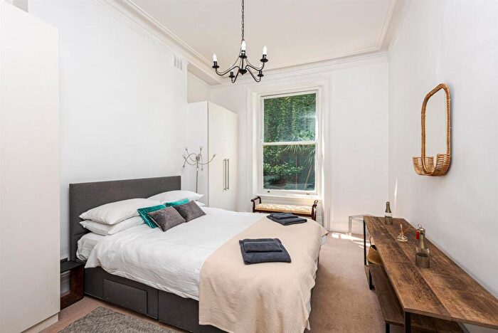 1 Bedroom Apartment To Rent In Redcliffe Gardens, London, SW10