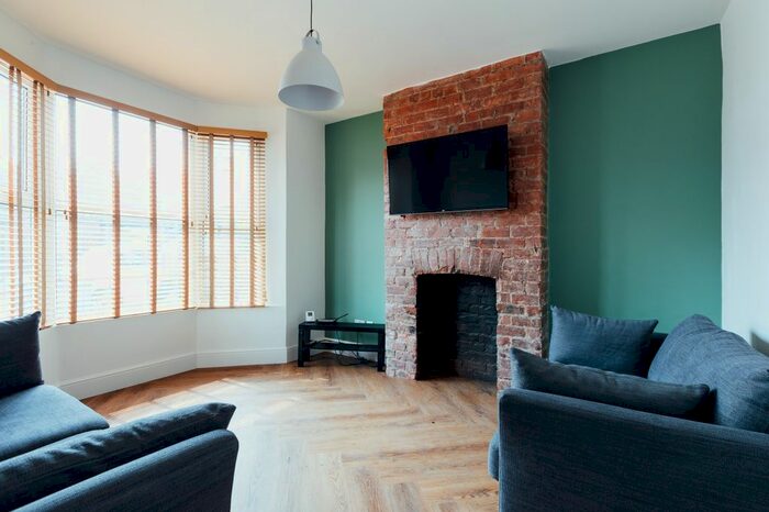 6 Bedroom Flat To Rent In Lambert Street, Hull HU5