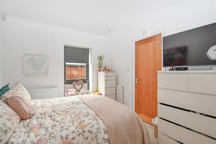 2 Bedroom Cottage To Rent In Bradden Lane, Gaddesden Row, HP2