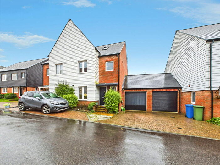 4 Bedroom Semi-Detached House For Sale In Tern Avenue, Horsham, RH12