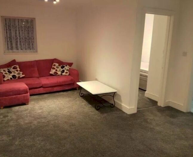 1 Bedroom Flat To Rent In Milton Road, Farnham Royal, Slough, SL2